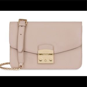 Furla metropolis shoulder bag in color Dalia.